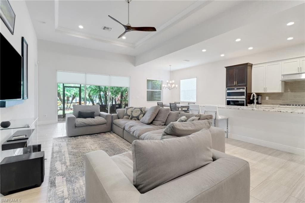 8913 Redonda Dr, Naples, FL 34114-6