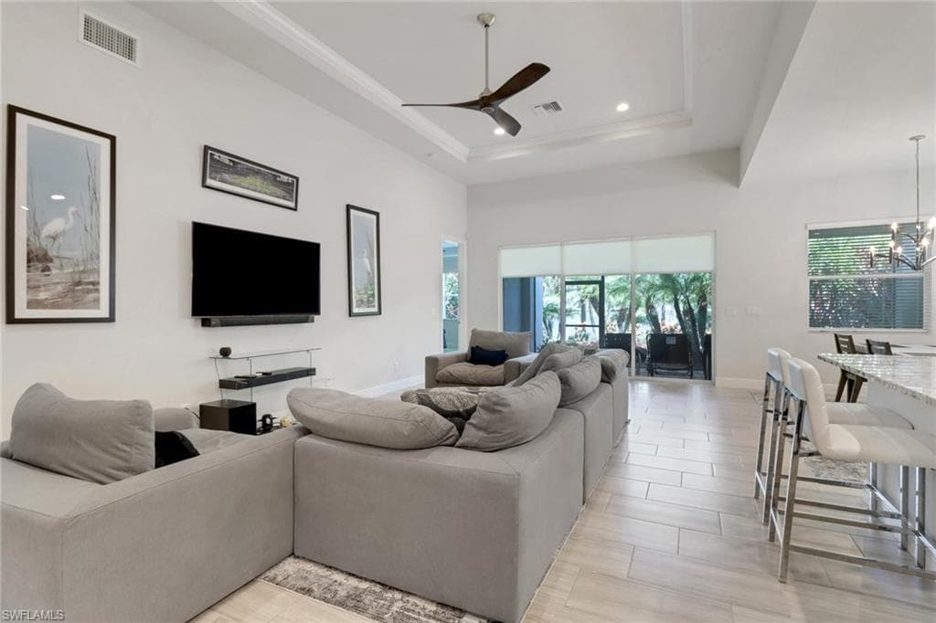 8913 Redonda Dr, Naples, FL 34114-7