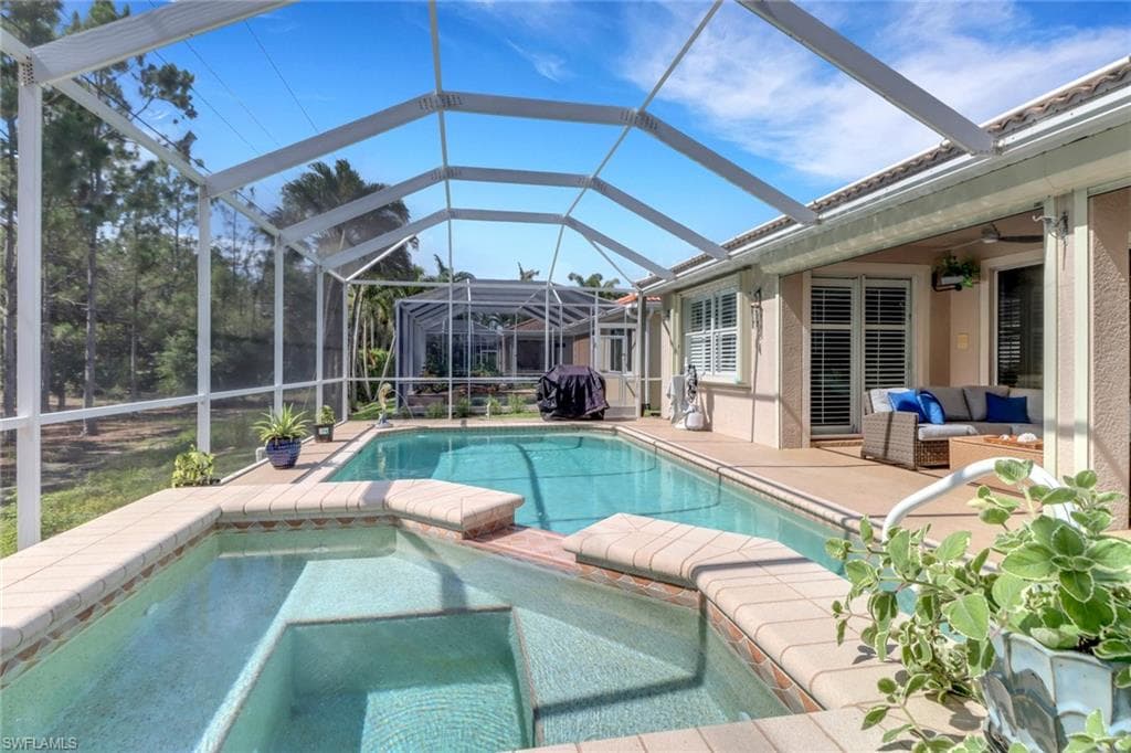 5730 Lago Villaggio Way, Naples, FL 34104-36