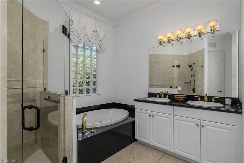 151 Vista Ln, Naples, FL 34119-22