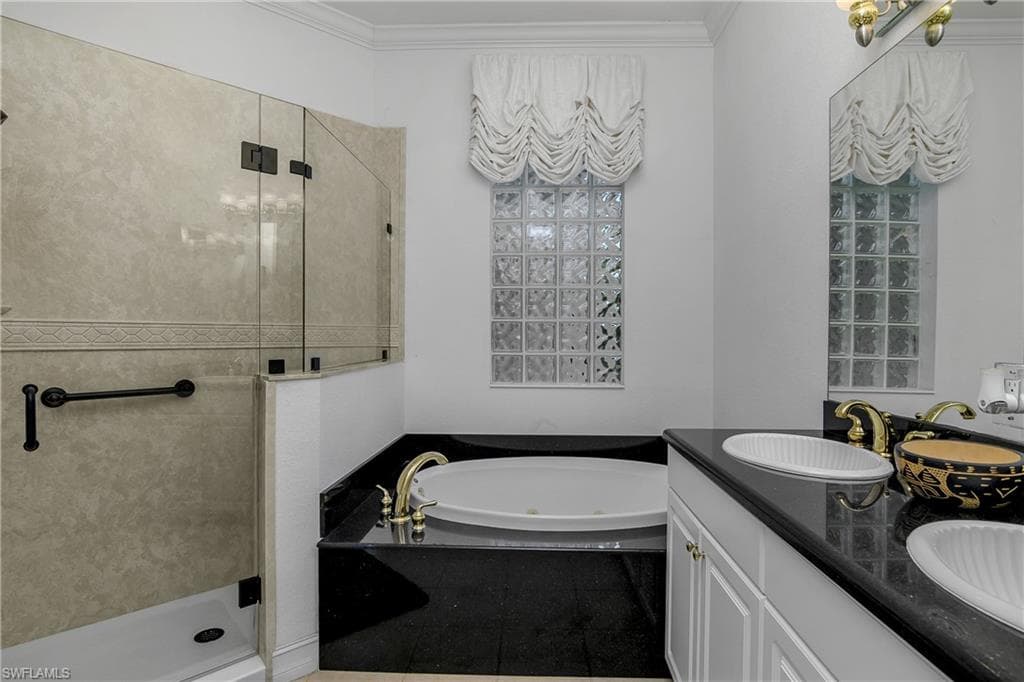 151 Vista Ln, Naples, FL 34119-23