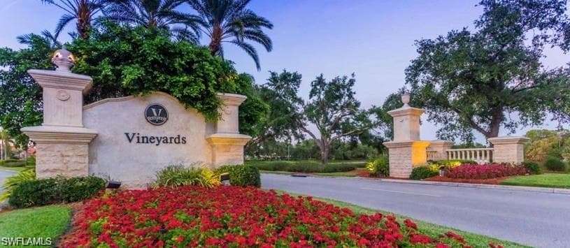 151 Vista Ln, Naples, FL 34119-28
