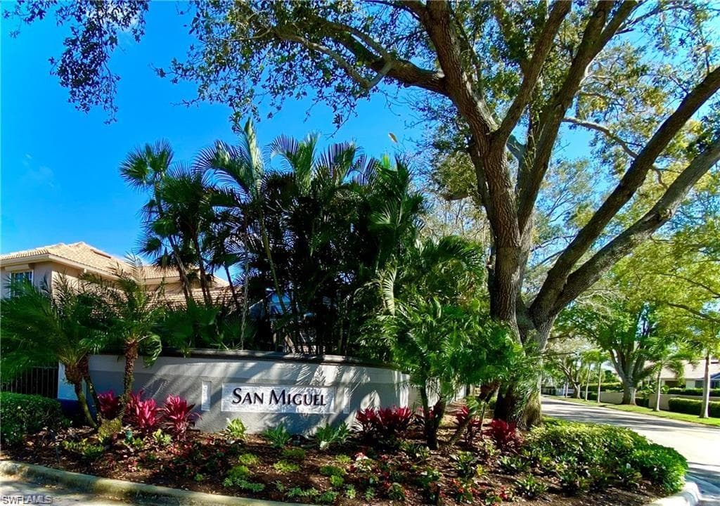 151 Vista Ln, Naples, FL 34119-30