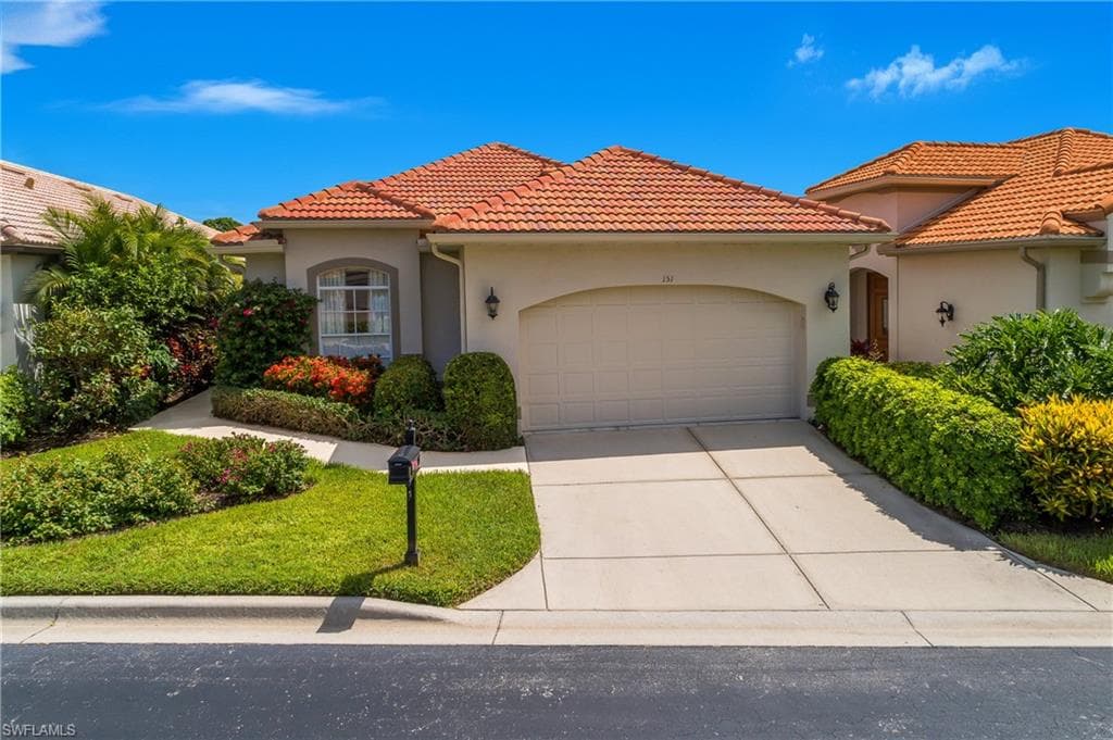 151 Vista Ln, Naples, FL 34119-7