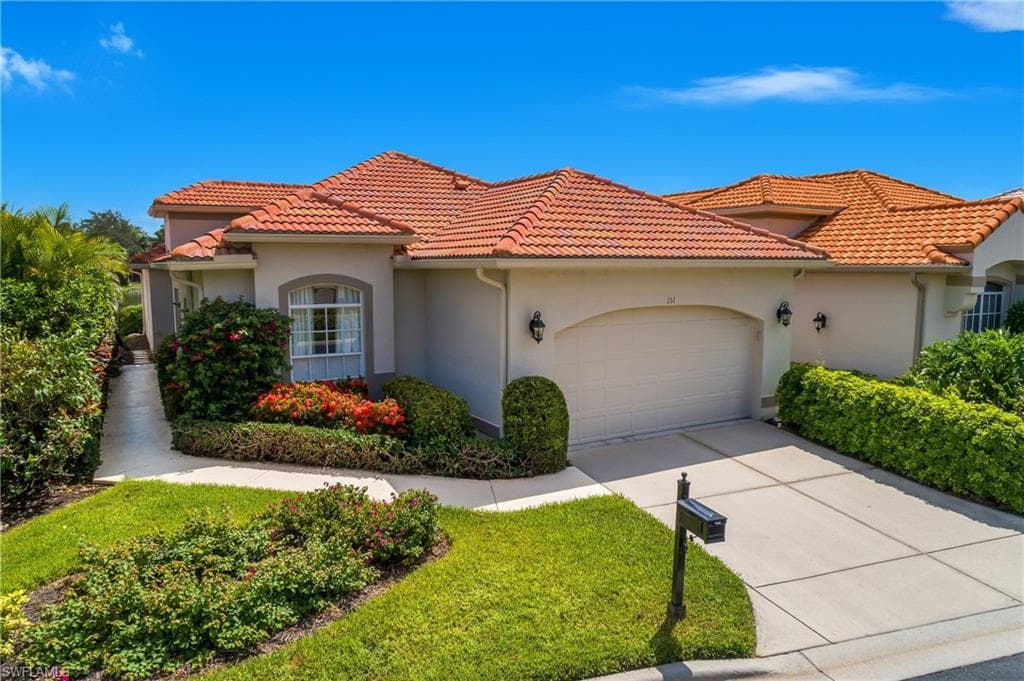 151 Vista Ln, Naples, FL 34119-8