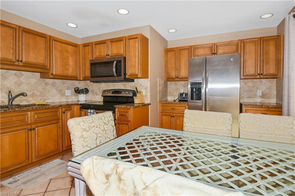 770 93rd Ave N, Naples, FL 34108-16