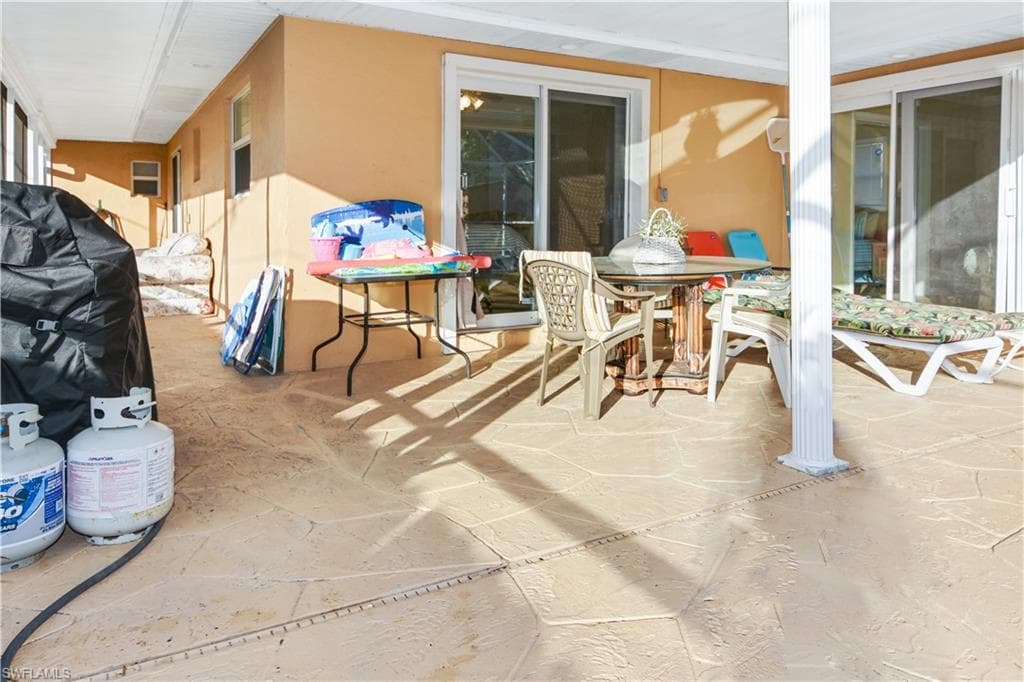 770 93rd Ave N, Naples, FL 34108-32
