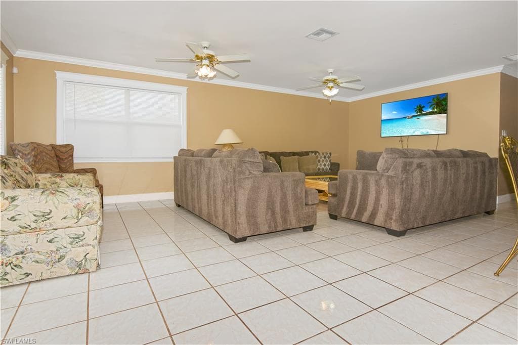 770 93rd Ave N, Naples, FL 34108-6