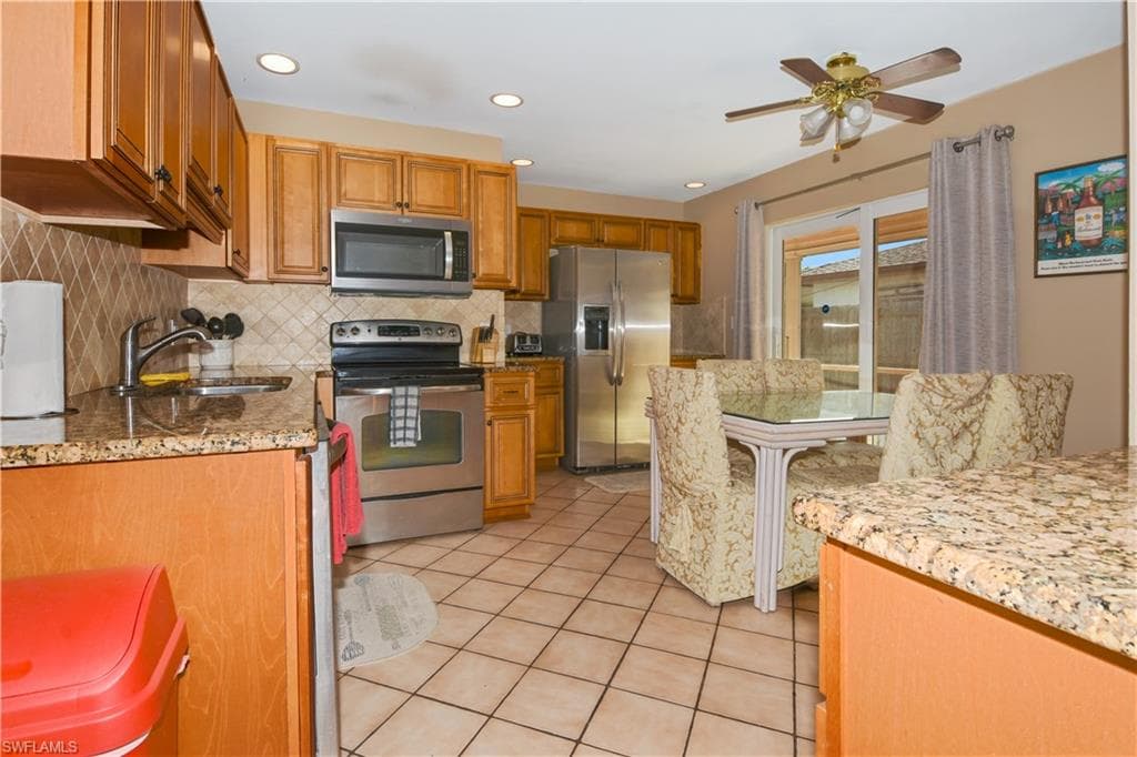 770 93rd Ave N, Naples, FL 34108-8
