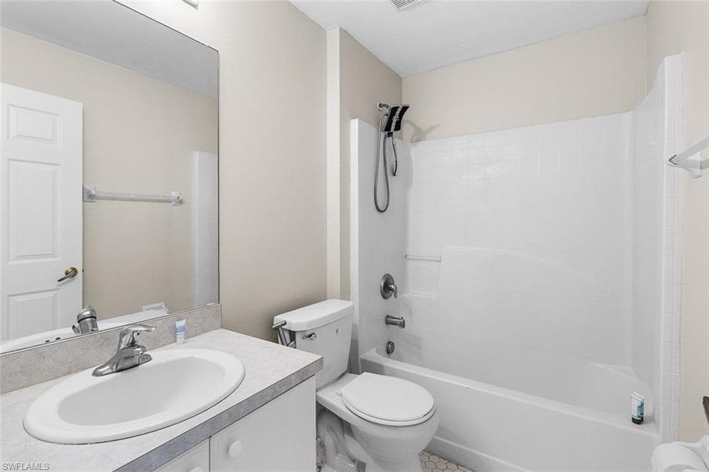 2811 44th St W, Lehigh Acres, FL 33971-26