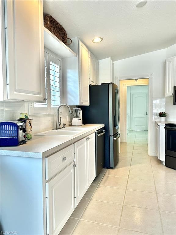 3689 Yakobi Ln, Naples, FL 34119-14