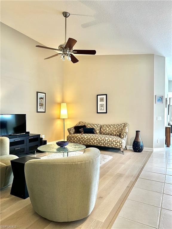 3689 Yakobi Ln, Naples, FL 34119-15
