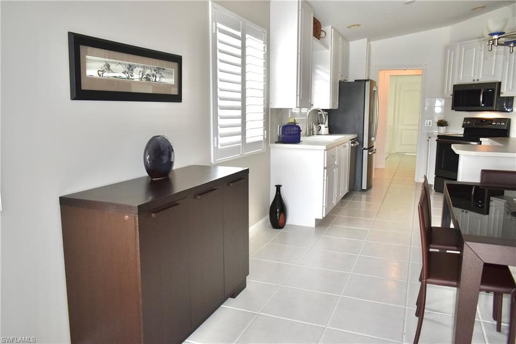 3689 Yakobi Ln, Naples, FL 34119-21