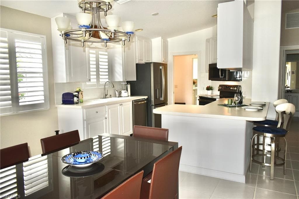 3689 Yakobi Ln, Naples, FL 34119-22