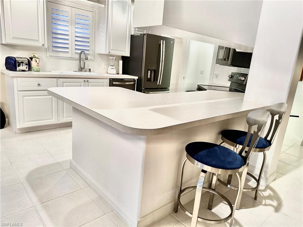 3689 Yakobi Ln, Naples, FL 34119-28