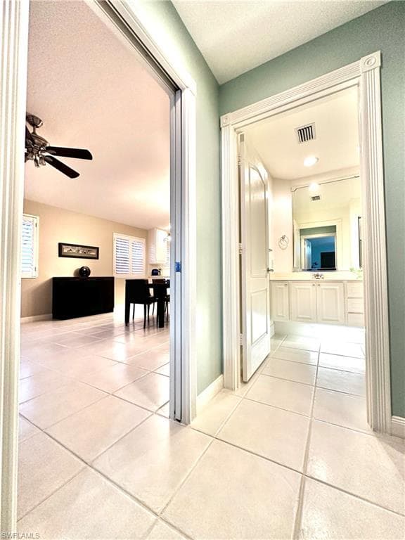 3689 Yakobi Ln, Naples, FL 34119-29