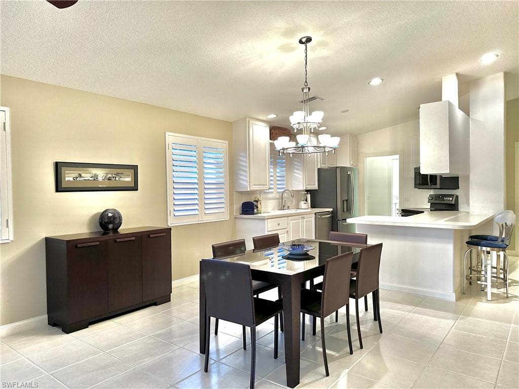 3689 Yakobi Ln, Naples, FL 34119-35