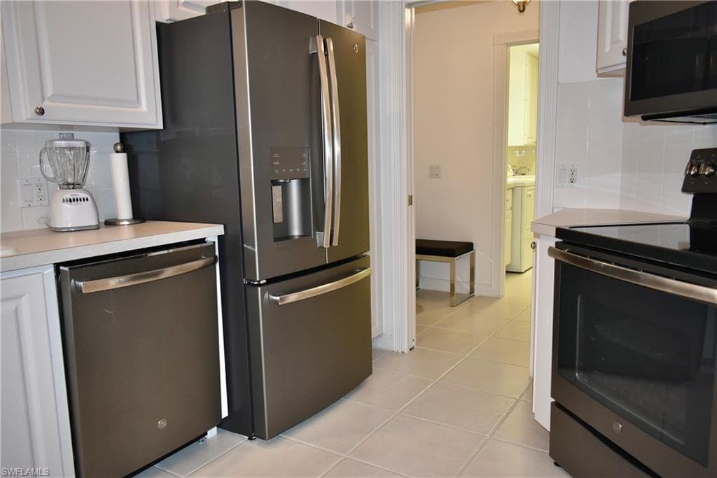 3689 Yakobi Ln, Naples, FL 34119-41