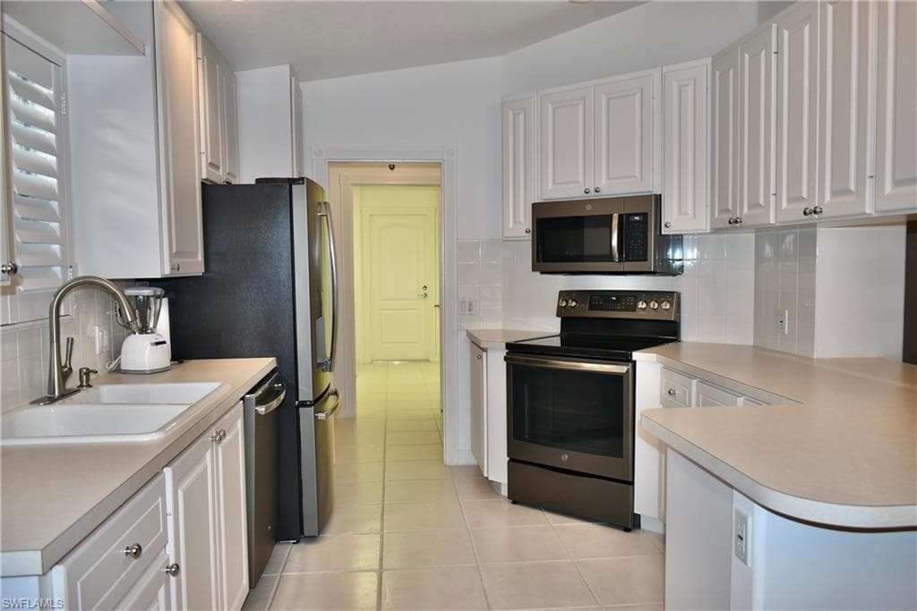 3689 Yakobi Ln, Naples, FL 34119-42