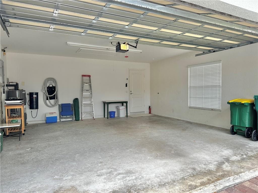 3689 Yakobi Ln, Naples, FL 34119-46