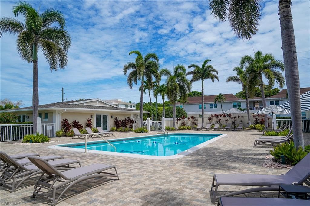 418 12th Ave S C418, Naples, FL 34102-24