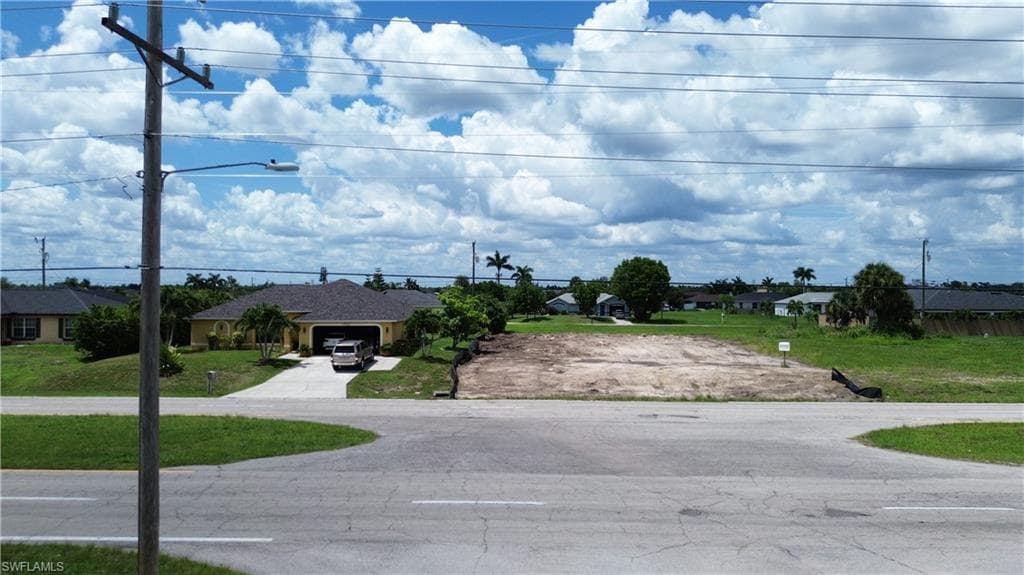2001 Kismet Pkwy E, Cape Coral, FL 33909-6