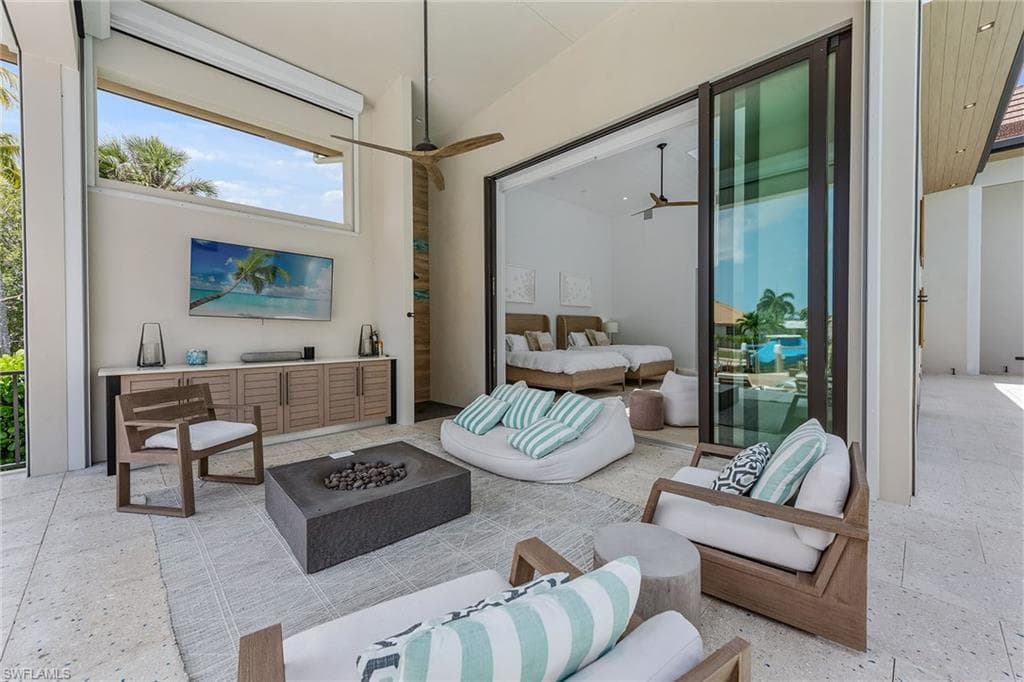 517 Barfield Dr, Marco Island, FL 34145-32