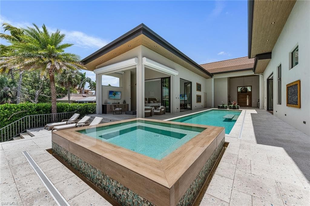 517 Barfield Dr, Marco Island, FL 34145-33