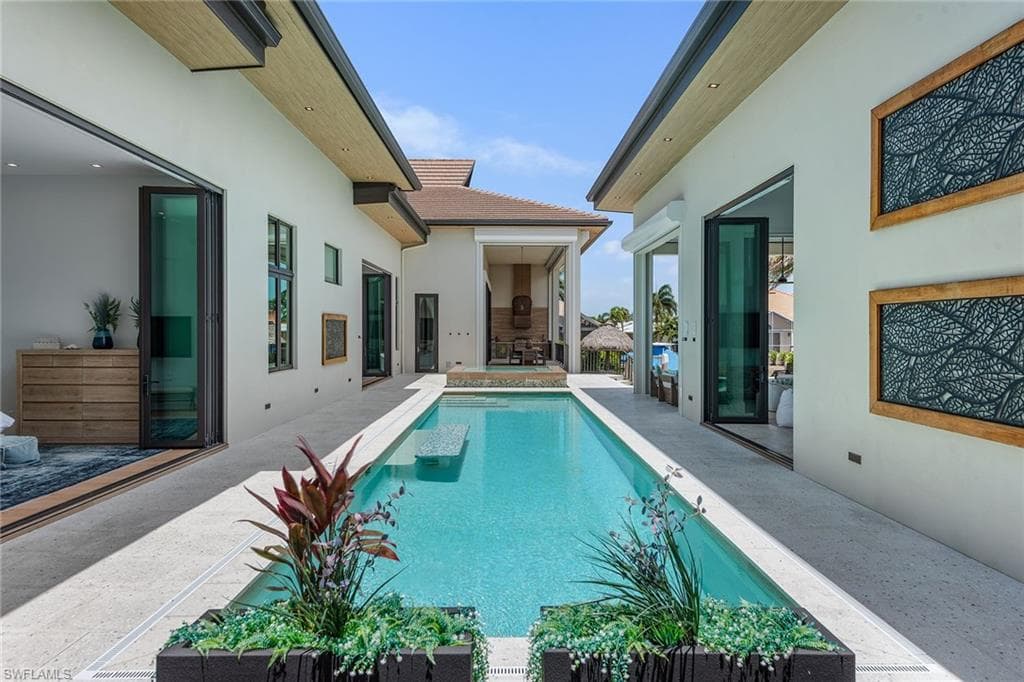 517 Barfield Dr, Marco Island, FL 34145-37