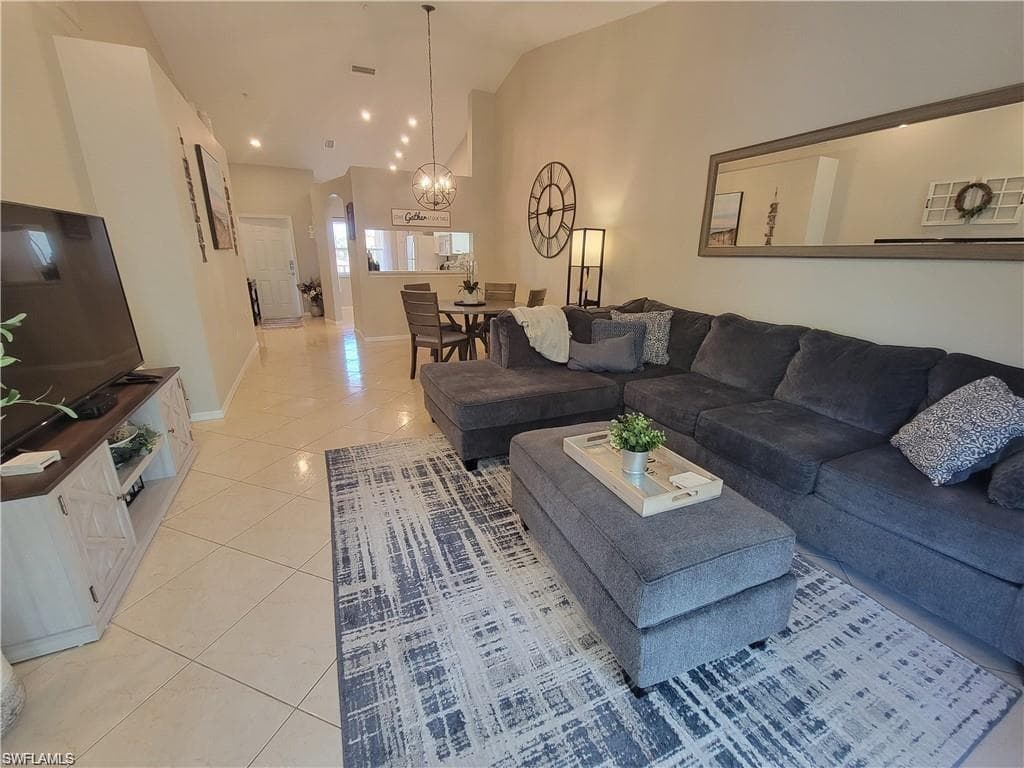 6655 Huntington Lakes Cir 202, Naples, FL 34119-2