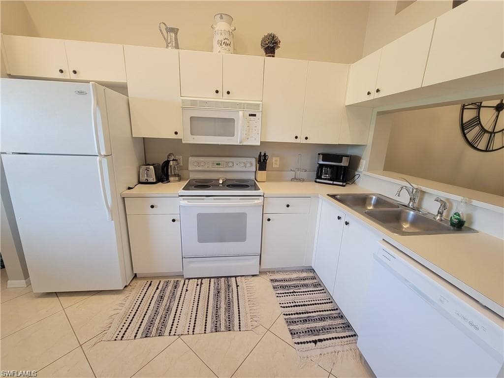 6655 Huntington Lakes Cir 202, Naples, FL 34119-5