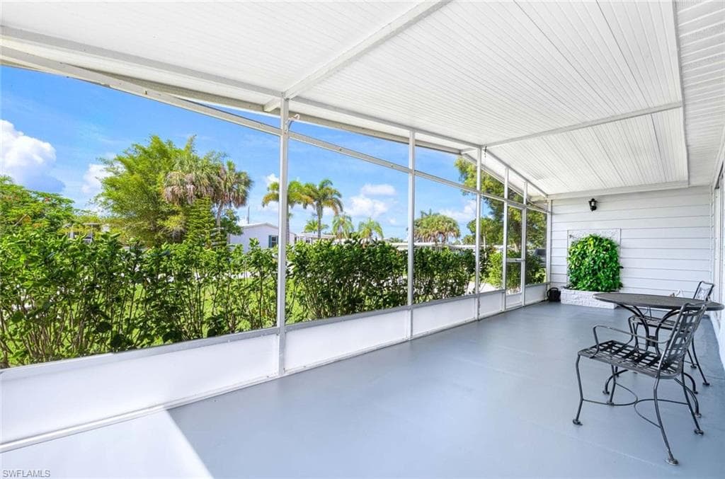 2 Sonderhen Dr, Naples, FL 34114-10