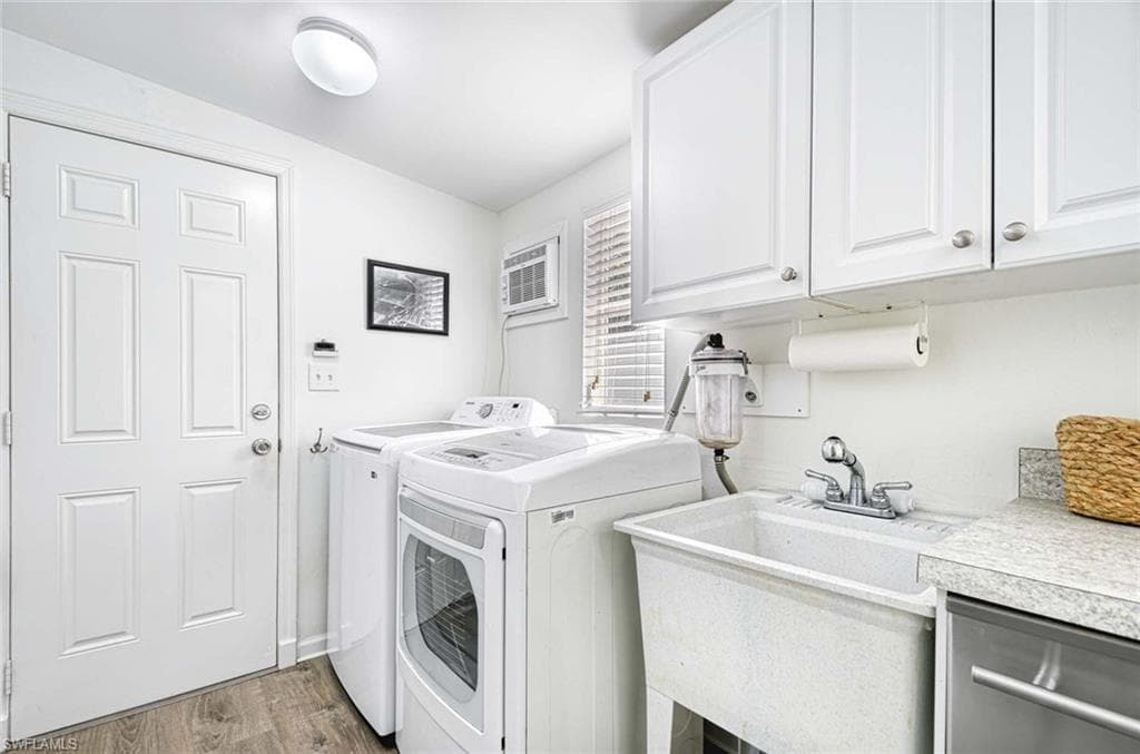 2 Sonderhen Dr, Naples, FL 34114-13