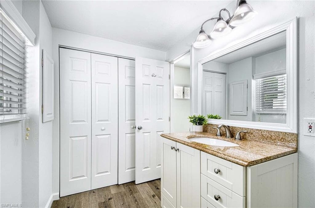 2 Sonderhen Dr, Naples, FL 34114-17