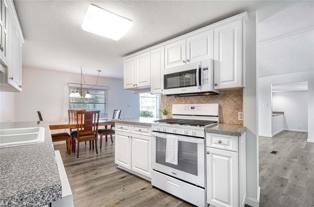 2 Sonderhen Dr, Naples, FL 34114-21