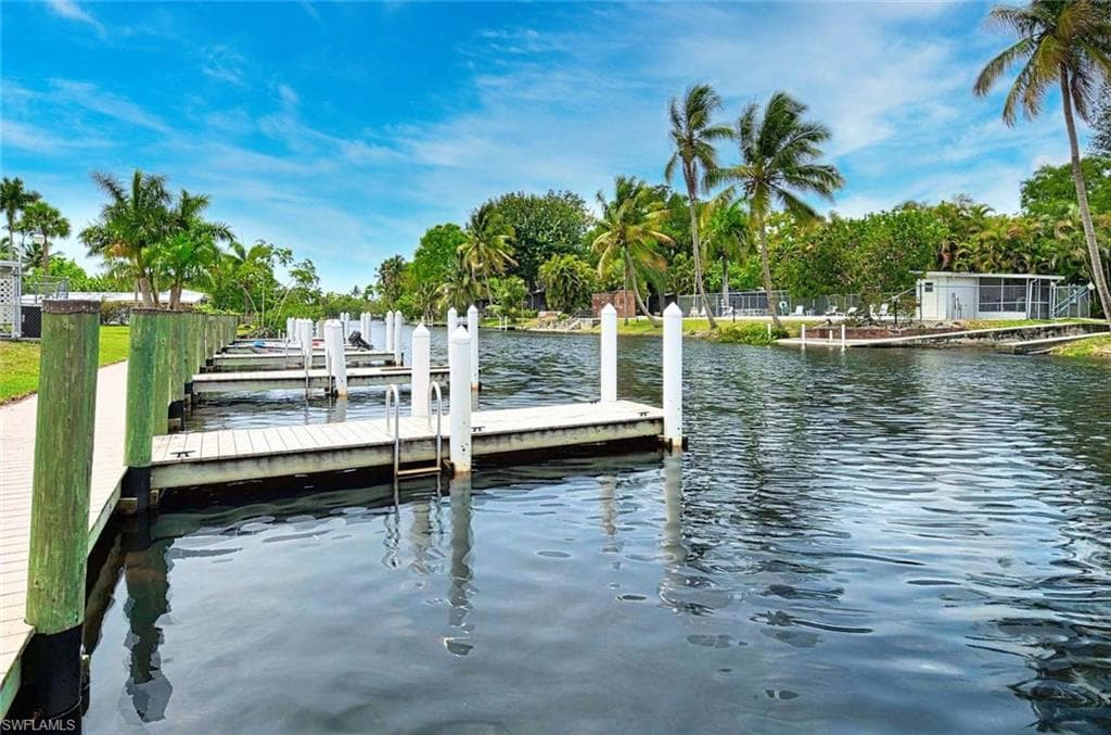 2 Sonderhen Dr, Naples, FL 34114-29