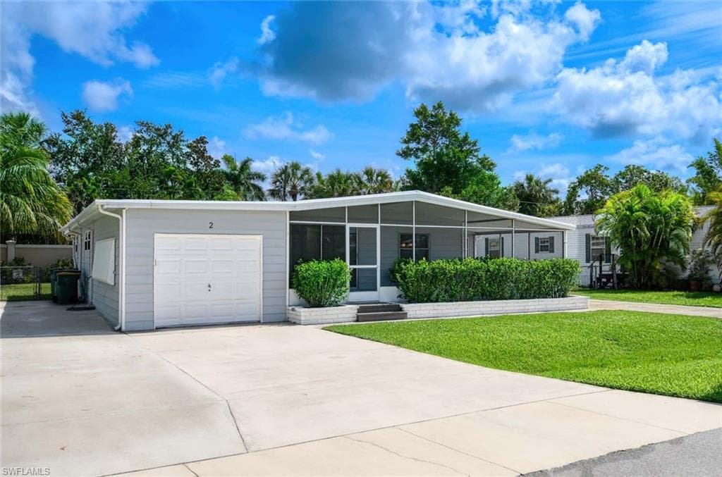 2 Sonderhen Dr, Naples, FL 34114-3