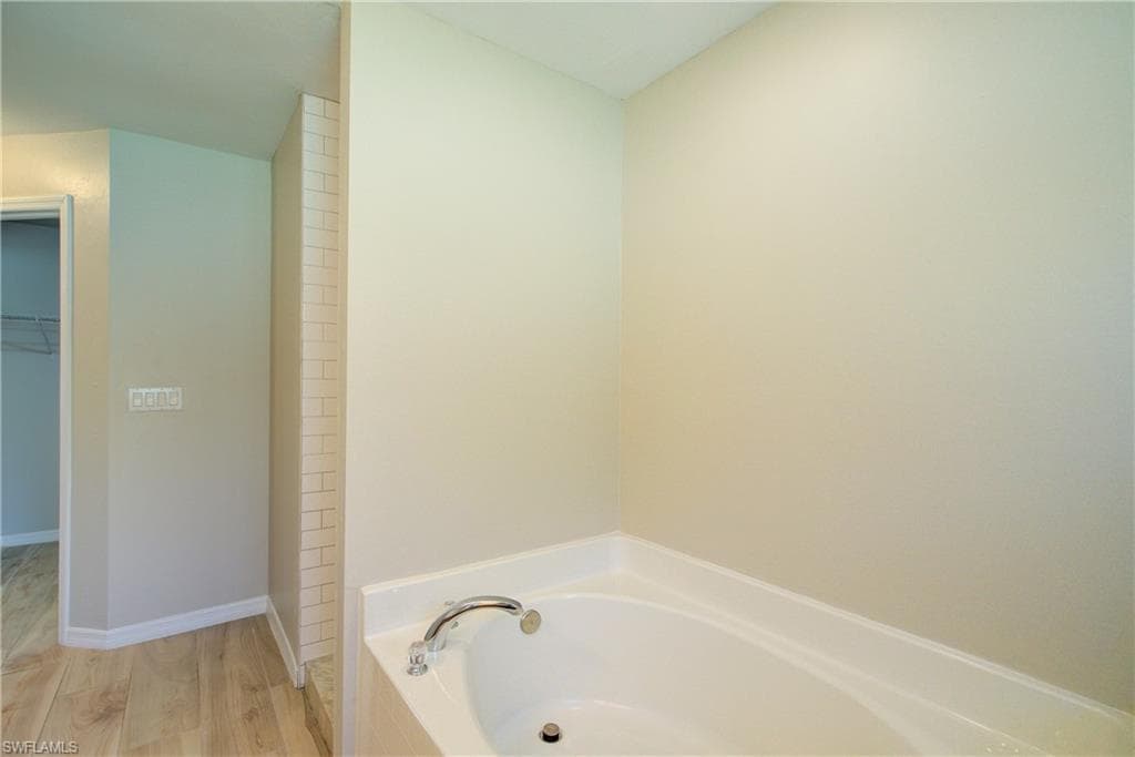 919 15th Pl, Cape Coral, FL 33991-16