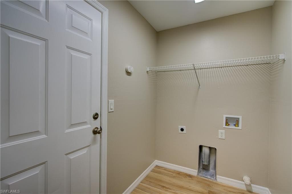 919 15th Pl, Cape Coral, FL 33991-30