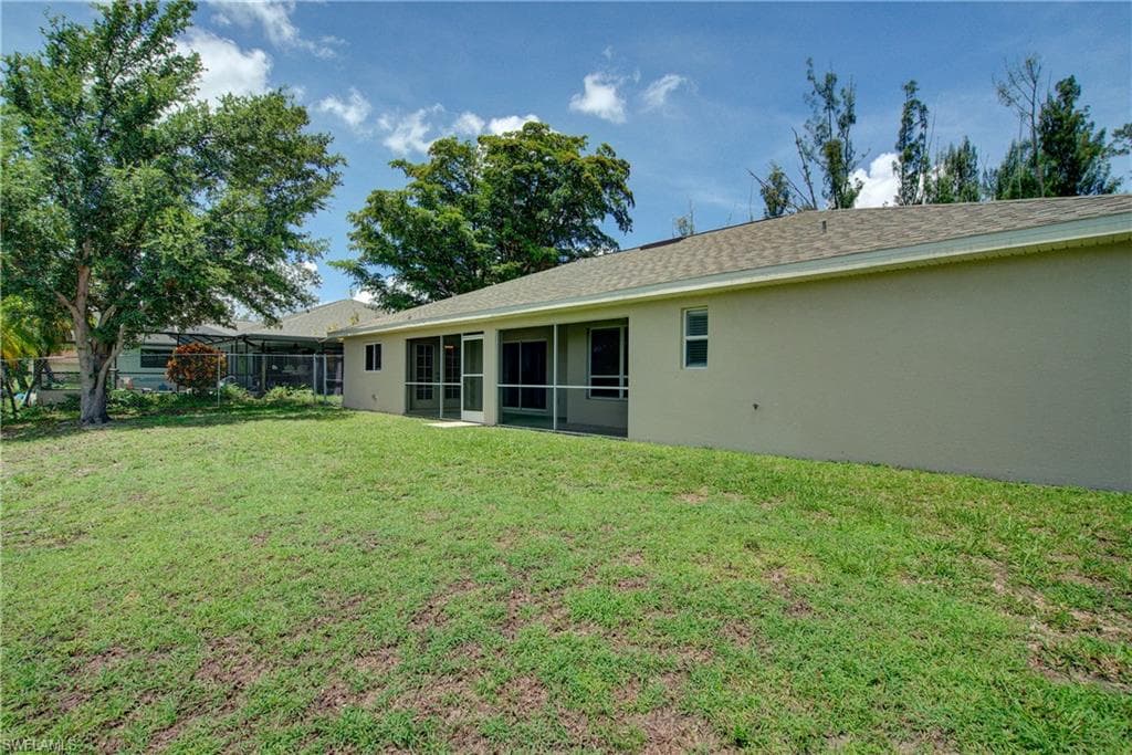 919 15th Pl, Cape Coral, FL 33991-33
