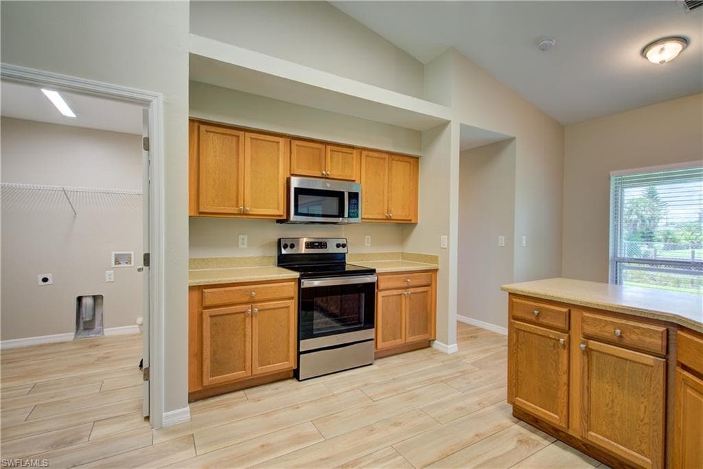 919 15th Pl, Cape Coral, FL 33991-4