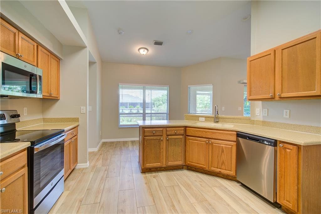 919 15th Pl, Cape Coral, FL 33991-5