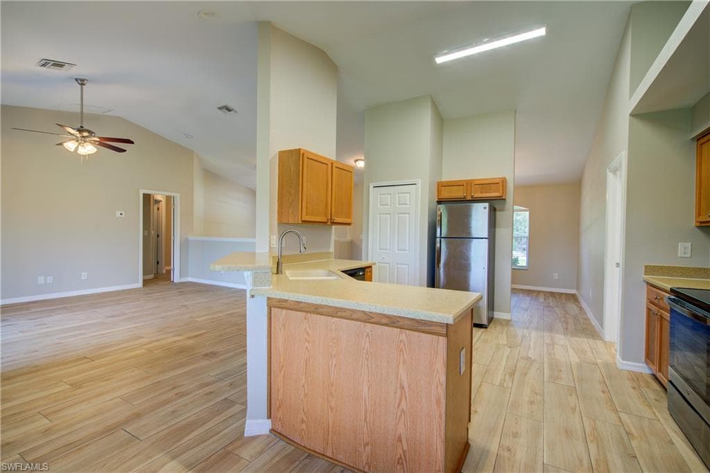 919 15th Pl, Cape Coral, FL 33991-7
