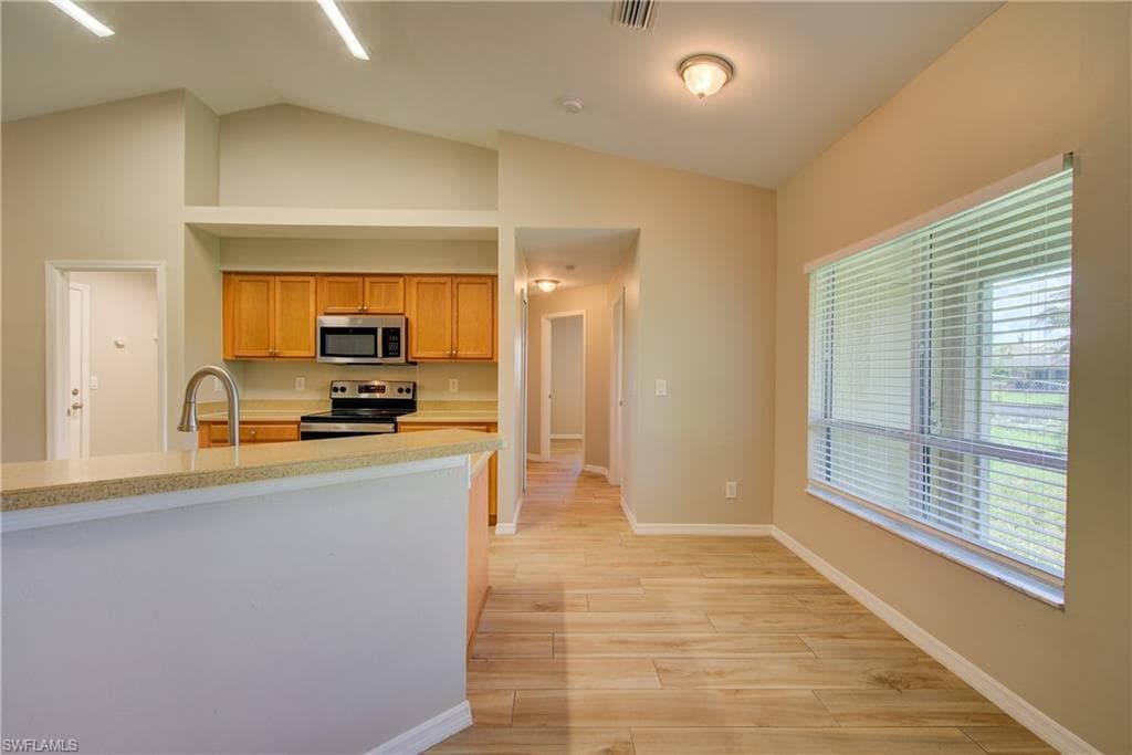 919 15th Pl, Cape Coral, FL 33991-8