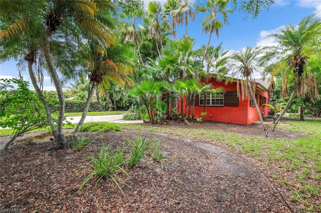 150 Big Springs Dr, Naples, FL 34113-18