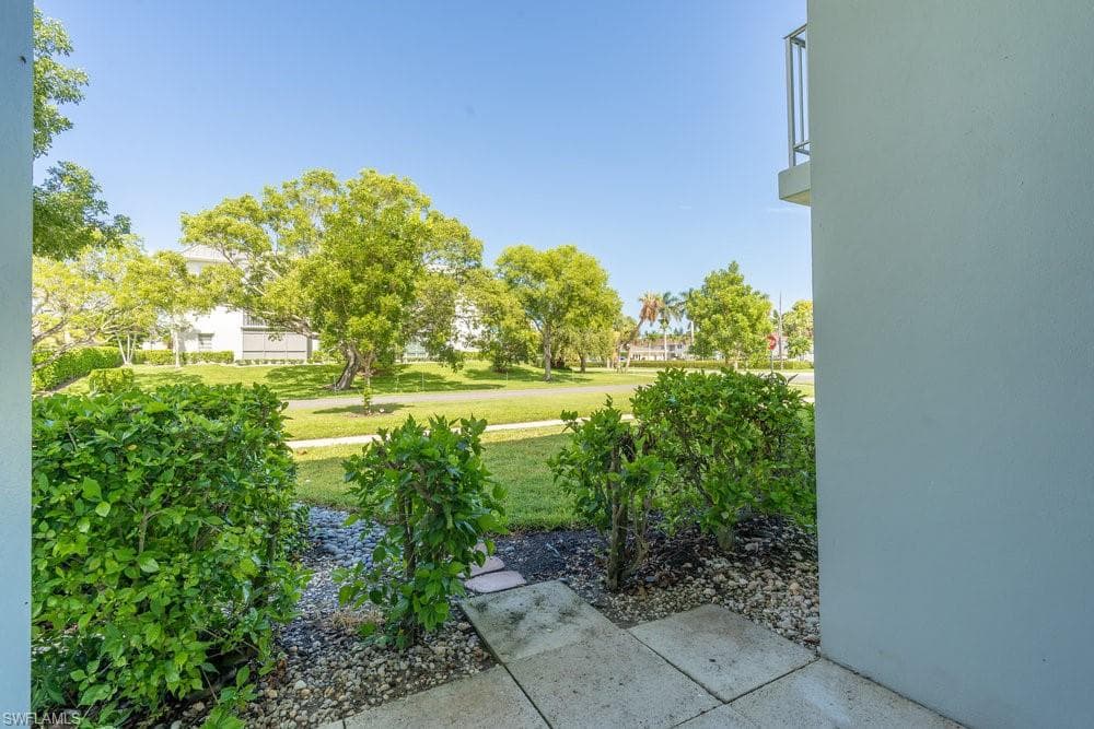 604 12th Ave S 604, Naples, FL 34102-17