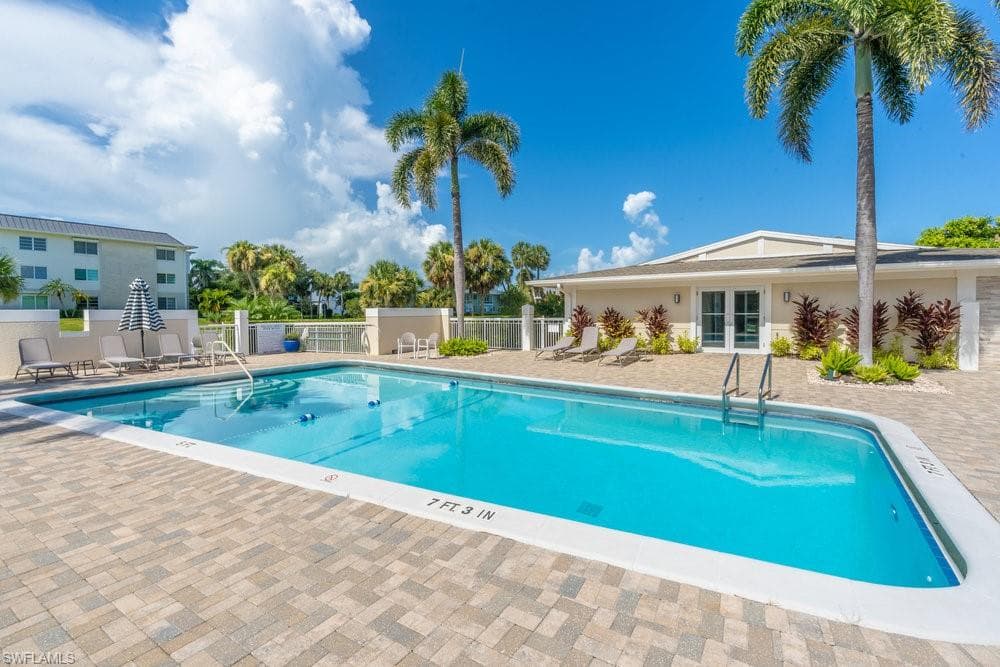 604 12th Ave S 604, Naples, FL 34102-21