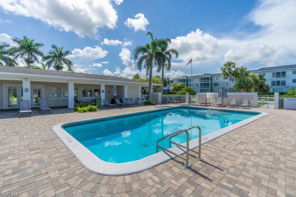 604 12th Ave S 604, Naples, FL 34102-22