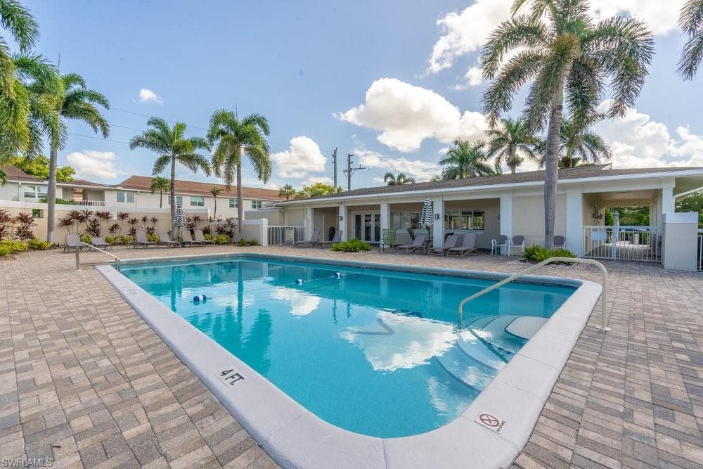 604 12th Ave S 604, Naples, FL 34102-23