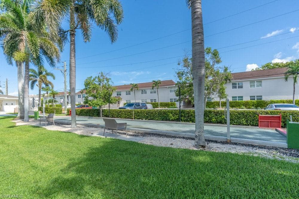 604 12th Ave S 604, Naples, FL 34102-25